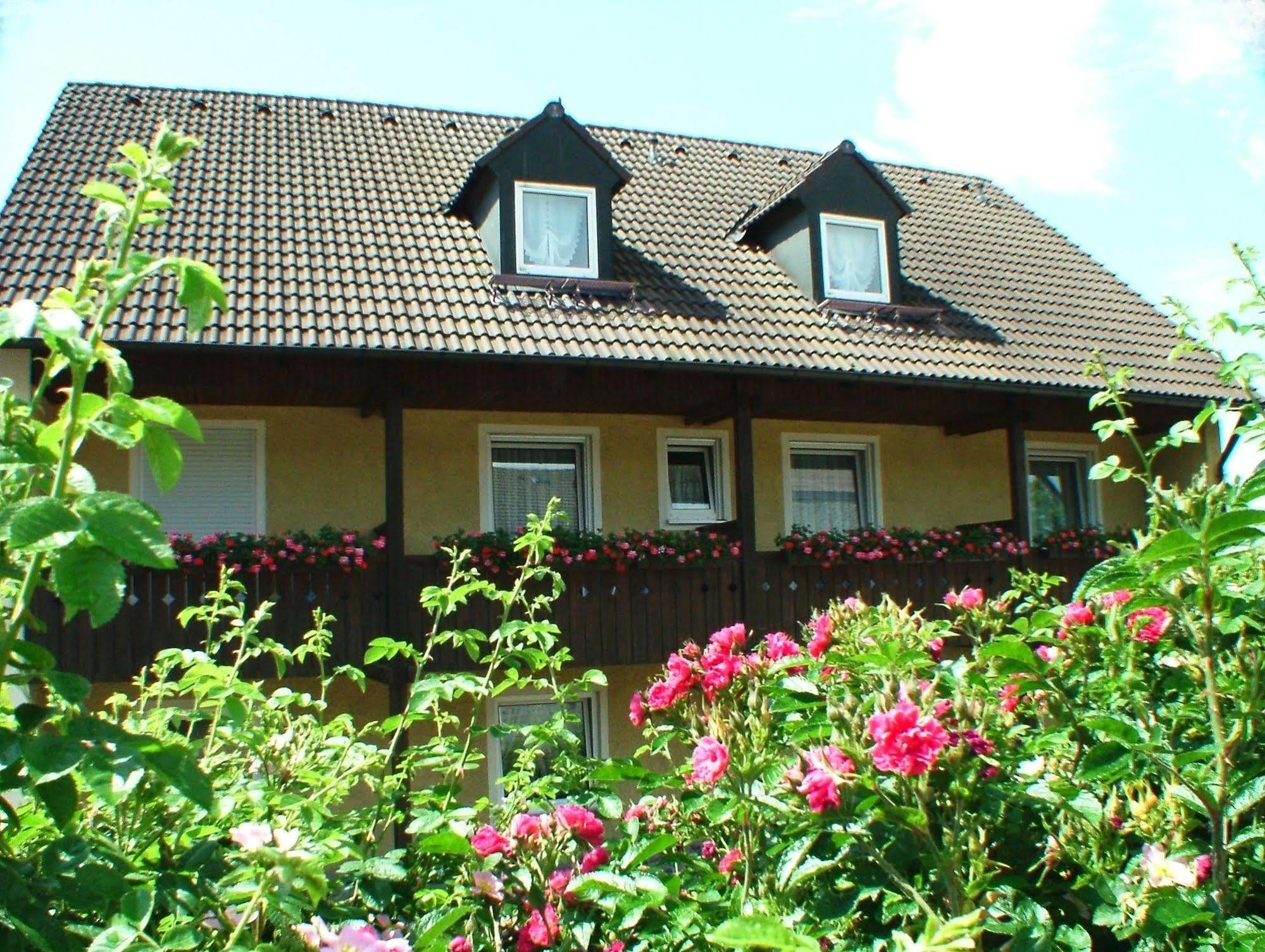 Zum Schwarzen Baeren Vohenstrauss Exterior foto